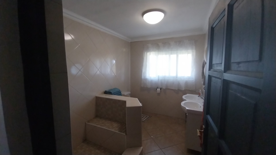 6 Bedroom Property for Sale in Deneysville Free State